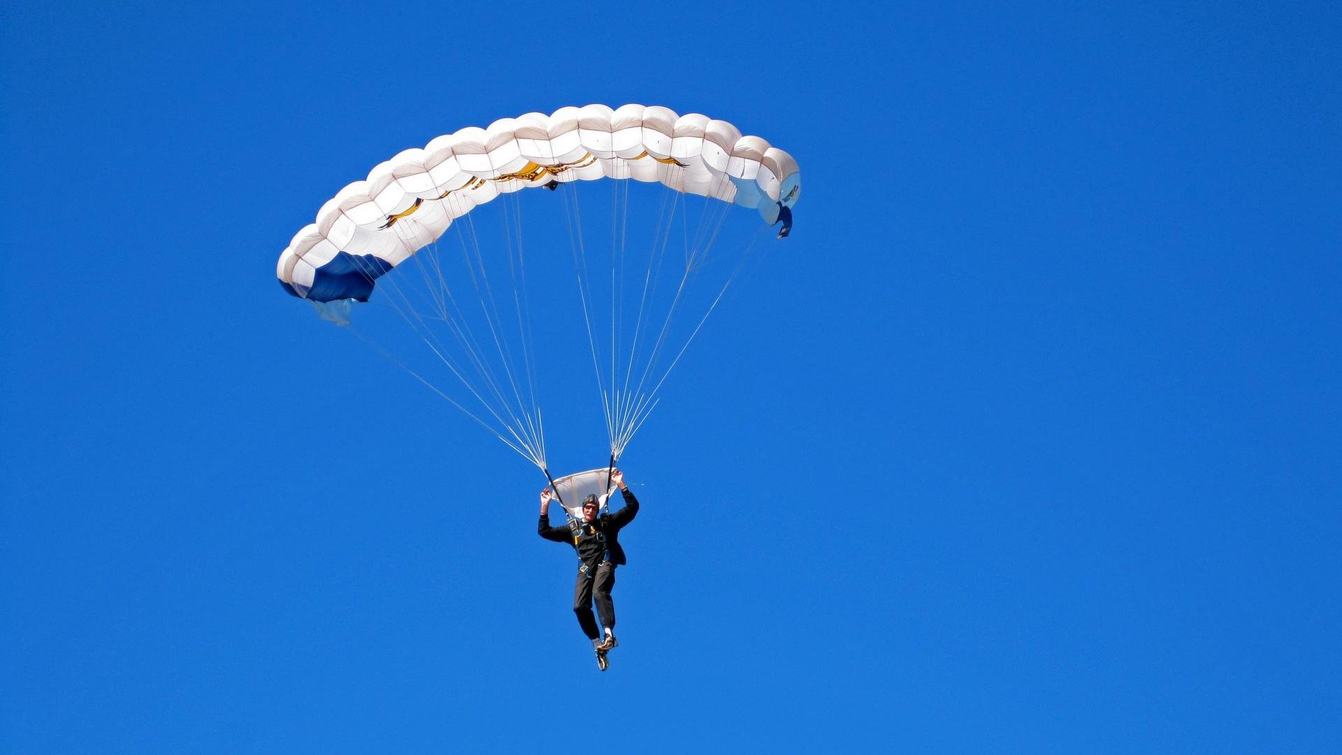 可笑，海港球迷竟认为被裁判针对，称泰山队在裁判保驾护航下拿到胜利