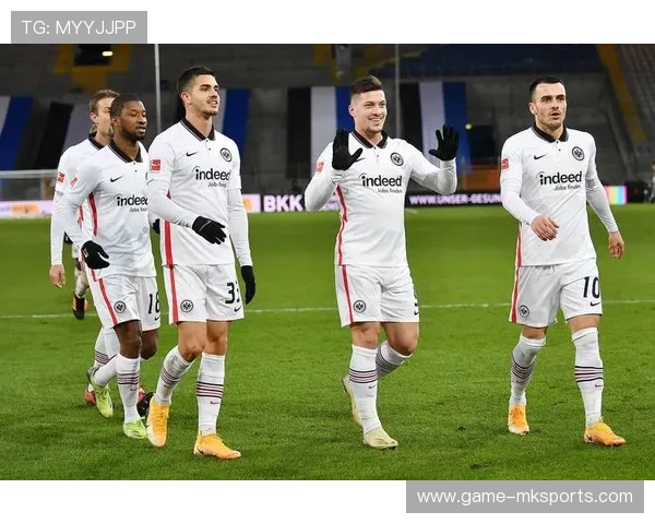 “德甲豪门连续取胜，稳步追击榜首”，德甲豪门足球俱乐部